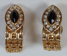 Charger l'image dans la galerie, Boucles d'oreilles clips vintage dorées, strass et pierre noire Le charme des violettes - Brocante en ligne