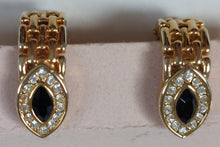 Charger l'image dans la galerie, Boucles d'oreilles clips vintage dorées, strass et pierre noire Le charme des violettes - Brocante en ligne