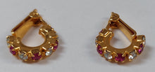 Afbeelding in Gallery-weergave laden, Boucles d'oreilles clips vintage en strass roses et blancs Le charme des violettes - Brocante en ligne