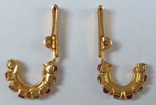 Afbeelding in Gallery-weergave laden, Boucles d'oreilles clips vintage en strass roses et blancs Le charme des violettes - Brocante en ligne