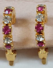 Afbeelding in Gallery-weergave laden, Boucles d'oreilles clips vintage en strass roses et blancs Le charme des violettes - Brocante en ligne