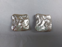 Afbeelding in Gallery-weergave laden, Boucles d'oreilles clips argentées design années '80 Le charme des violettes - Brocante en ligne