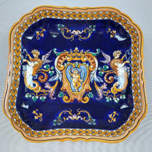 Charger l'image dans la galerie, Gien. Plat en faïence bleu nuit à décor Renaissance. Le charme des violettes - Brocante en ligne