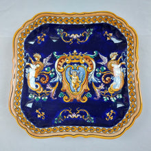 Charger l'image dans la galerie, Gien. Plat en faïence bleu nuit à décor Renaissance. Le charme des violettes - Brocante en ligne