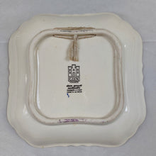 Charger l'image dans la galerie, Gien. Plat en faïence bleu nuit à décor Renaissance. Le charme des violettes - Brocante en ligne