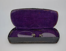 Afbeelding in Gallery-weergave laden, Lorgnons rétro en métal argenté Le charme des violettes - Brocante en ligne