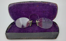 Afbeelding in Gallery-weergave laden, Lorgnons rétro en métal argenté Le charme des violettes - Brocante en ligne