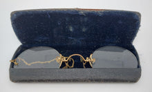 Afbeelding in Gallery-weergave laden, Lorgnons rétro en métal doré Le charme des violettes - Brocante en ligne