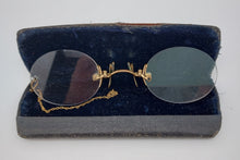 Afbeelding in Gallery-weergave laden, Lorgnons rétro en métal doré Le charme des violettes - Brocante en ligne