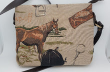 Charger l'image dans la galerie, Collection de 17 médaillons "Horse Brasses" en laiton doré vintage