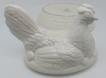 Charger l'image dans la galerie, Poule ancienne en céramique de Schramberg Le charme des violettes - Brocante en ligne