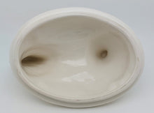 Charger l'image dans la galerie, Poule ancienne en céramique de Schramberg Le charme des violettes - Brocante en ligne