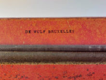Load image into Gallery viewer, De Wulf Bruxelles. Boîte ancienne rétro au Petit Chaperon rouge. Le charme des violettes - Brocante en ligne
