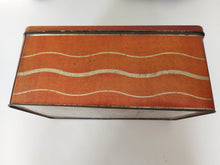 Load image into Gallery viewer, De Wulf Bruxelles. Boîte ancienne rétro au Petit Chaperon rouge. Le charme des violettes - Brocante en ligne