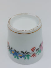 Afbeelding in Gallery-weergave laden, Gobelet ancien en porcelaine d'Andenne Le charme des violettes - Brocante en ligne