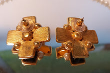 Charger l'image dans la galerie, Maison Monet USA. Boucles d'oreilles anciennes, années 1970