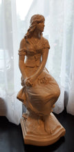 Charger l'image dans la galerie, Auguste Moreau (d'après). Jeune fille assise en plâtre Le charme des violettes - Brocante en ligne