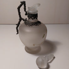 Charger l'image dans la galerie, Carafe à liqueur ou autre en verre décoré Art nouveau Le charme des violettes - Brocante en ligne