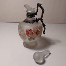 Charger l'image dans la galerie, Carafe à liqueur ou autre en verre décoré Art nouveau Le charme des violettes - Brocante en ligne