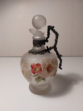 Charger l'image dans la galerie, Carafe à liqueur ou autre en verre décoré Art nouveau Le charme des violettes - Brocante en ligne