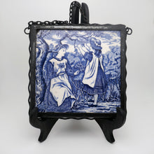 Afbeelding in Gallery-weergave laden, Oude vintage keramische tegel om op te hangen