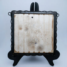 Afbeelding in Gallery-weergave laden, Oude vintage keramische tegel om op te hangen