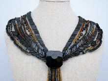 Charger l'image dans la galerie, Collier rétro ancien en perles et dentelle