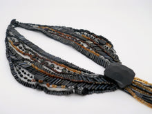 Charger l'image dans la galerie, Collier rétro ancien en perles et dentelle