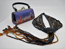 Charger l'image dans la galerie, Collier rétro ancien en perles et dentelle