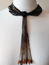 Charger l'image dans la galerie, Collier rétro ancien en perles et dentelle