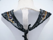 Charger l'image dans la galerie, Collier rétro ancien en perles et dentelle