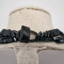 Charger l'image dans la galerie, Collier rétro ancien en perles et dentelle