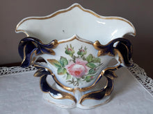 Afbeelding in Gallery-weergave laden, Cornet en porcelaine Le charme des violettes - Brocante en ligne