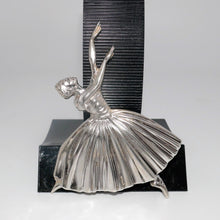 Afbeelding in Gallery-weergave laden, Frederick Massingham DBH. "Ballerina" broche van massief zilver. 1948.