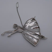 Afbeelding in Gallery-weergave laden, Frederick Massingham DBH. "Ballerina" broche van massief zilver. 1948.