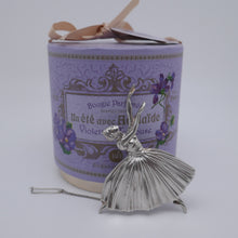 Afbeelding in Gallery-weergave laden, Frederick Massingham DBH. "Ballerina" broche van massief zilver. 1948.