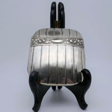 Load image into Gallery viewer, Art deco cigarette case in silver metal