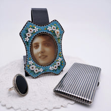 Load image into Gallery viewer, Carl Becker. Art Deco cigarette case in solid silver