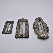 Afbeelding in Gallery-weergave laden, Set van 3 zilveren metalen riemgespen, eind 19e eeuw, begin 20e eeuw