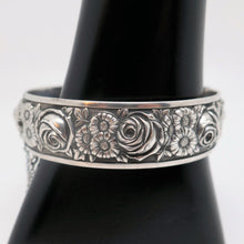 Charger l'image dans la galerie, ELLDEE. Bracelet aux roses en argent 835, années 1940