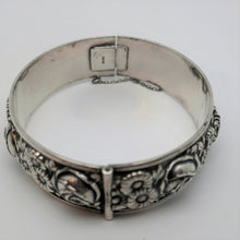 Charger l'image dans la galerie, ELLDEE. Bracelet aux roses en argent 835, années 1940