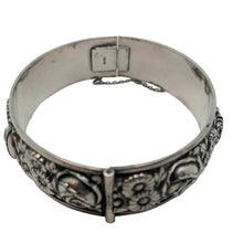 Load image into Gallery viewer, ELLDEE. Scandinavian bracelet with roses in solid silver. 1940s.