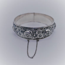 Charger l'image dans la galerie, ELLDEE. Bracelet aux roses en argent 835, années 1940