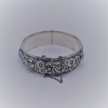 Charger l'image dans la galerie, ELLDEE. Bracelet aux roses en argent 835, années 1940