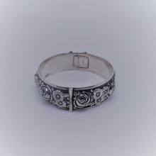 Charger l'image dans la galerie, ELLDEE. Bracelet aux roses en argent 835, années 1940