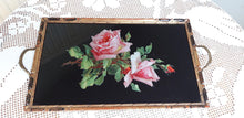 Afbeelding in Gallery-weergave laden, Plateau en verre et bois à motif de roses Le charme des violettes - Brocante en ligne