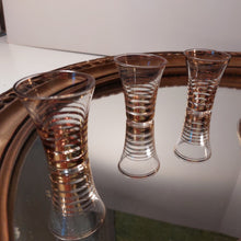 Charger l'image dans la galerie, Service à liqueur en verre Art déco Le charme des violettes - Brocante en ligne