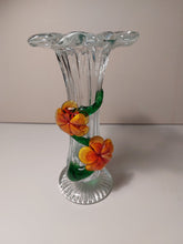 Charger l'image dans la galerie, Vase soliflore en verre vintage Le charme des violettes - Brocante en ligne