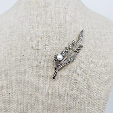 Load image into Gallery viewer, Broche Art déco brin de muguet en argent 835, marcassites et perle véritable, années 1930
