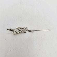 Load image into Gallery viewer, Broche Art déco brin de muguet en argent 835, marcassites et perle véritable, années 1930
